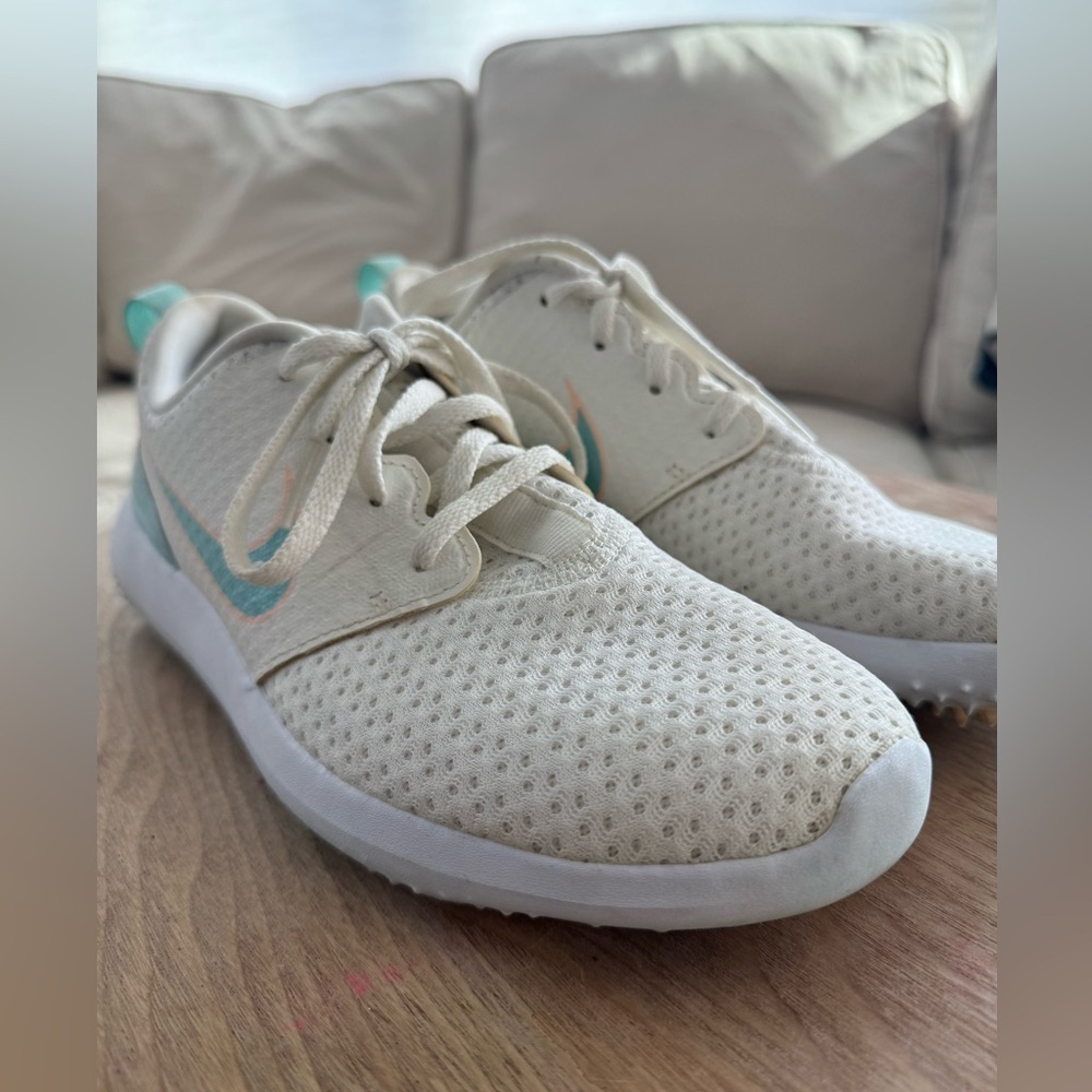 NIKE Golf Ladies Rosche G Spikeless Shoe White Turquoise Peach Size 7.5 - Picture 3 of 9